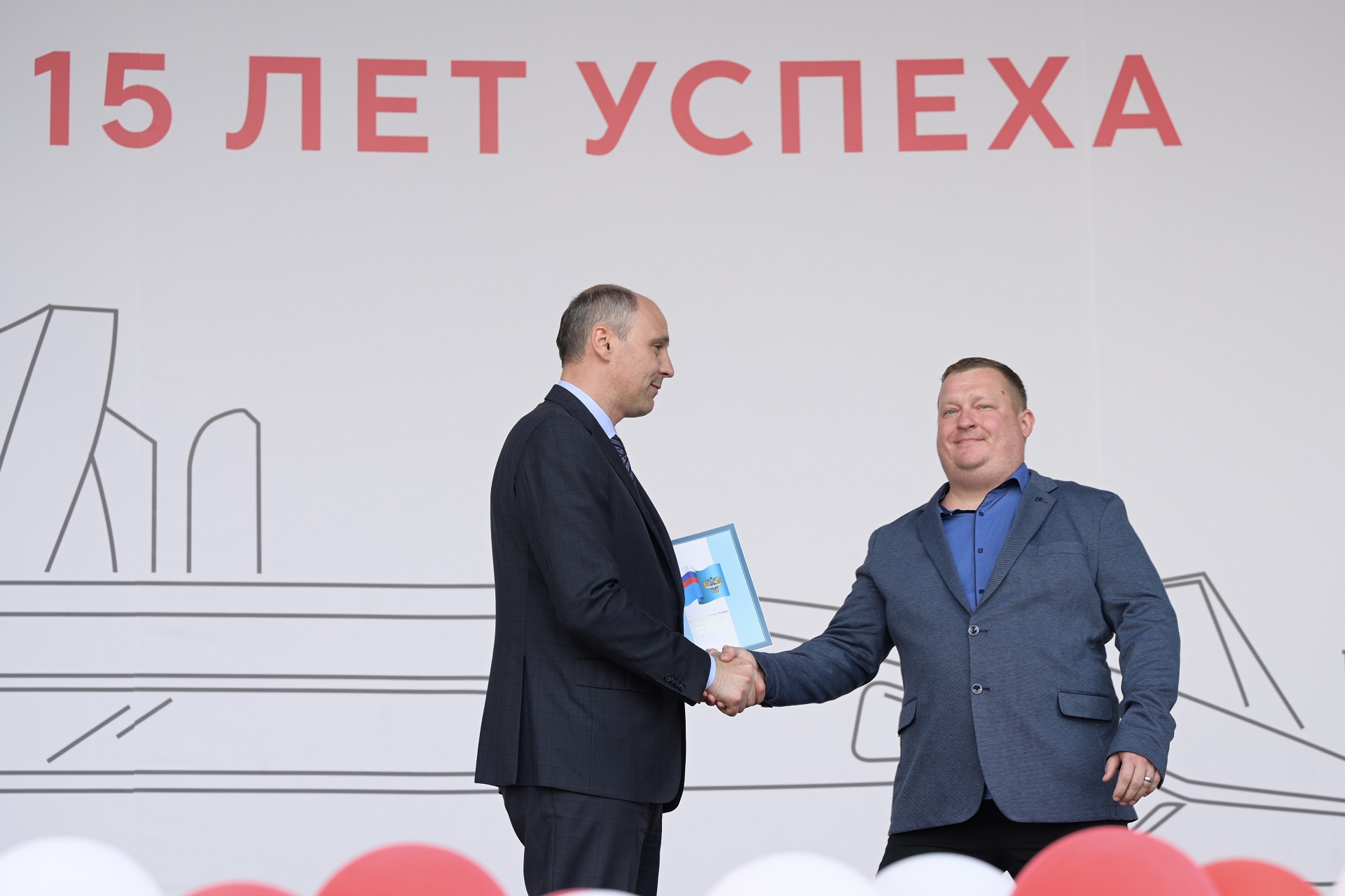 Денис Паслер поздравил с 15-летием коллектив «Уральских локомотивов» – одного из российских лидеров транспортного машиностроения